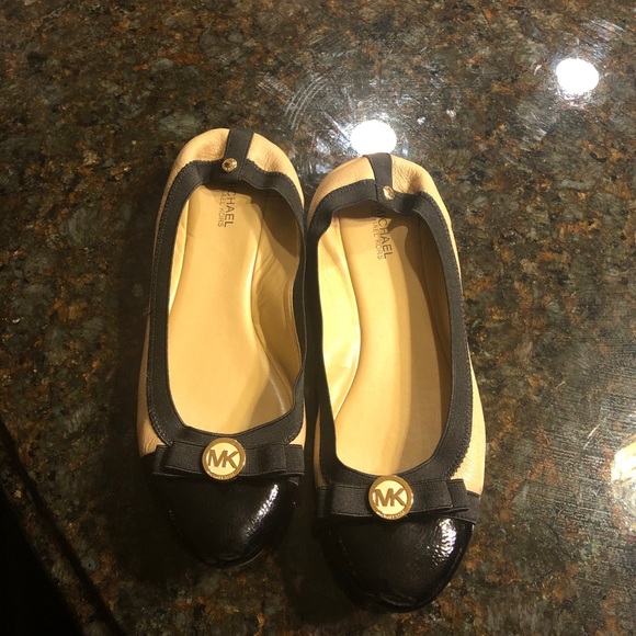 Michael Kors Shoes - MK slippers used size 38